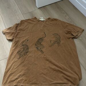 Brown oversized urban outfitters shirt size s/m